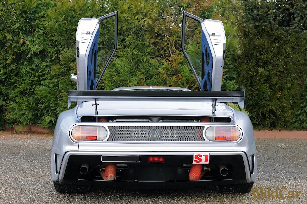 Bugatti EB110 Sport Competizione supercar of more than 1.8 million USD is back 17