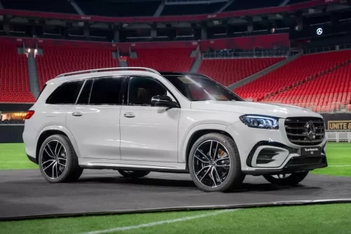 Mercedes-Benz GLS 2024 challenges BMW X7 in a competitive race
